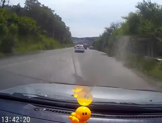 Слева направо: видео